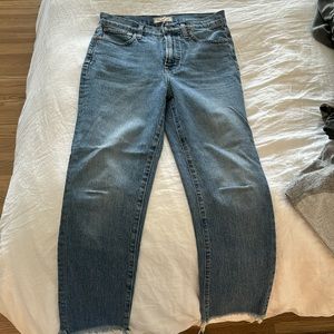 The perfect vintage cropped jean by Madewell. Good condition!